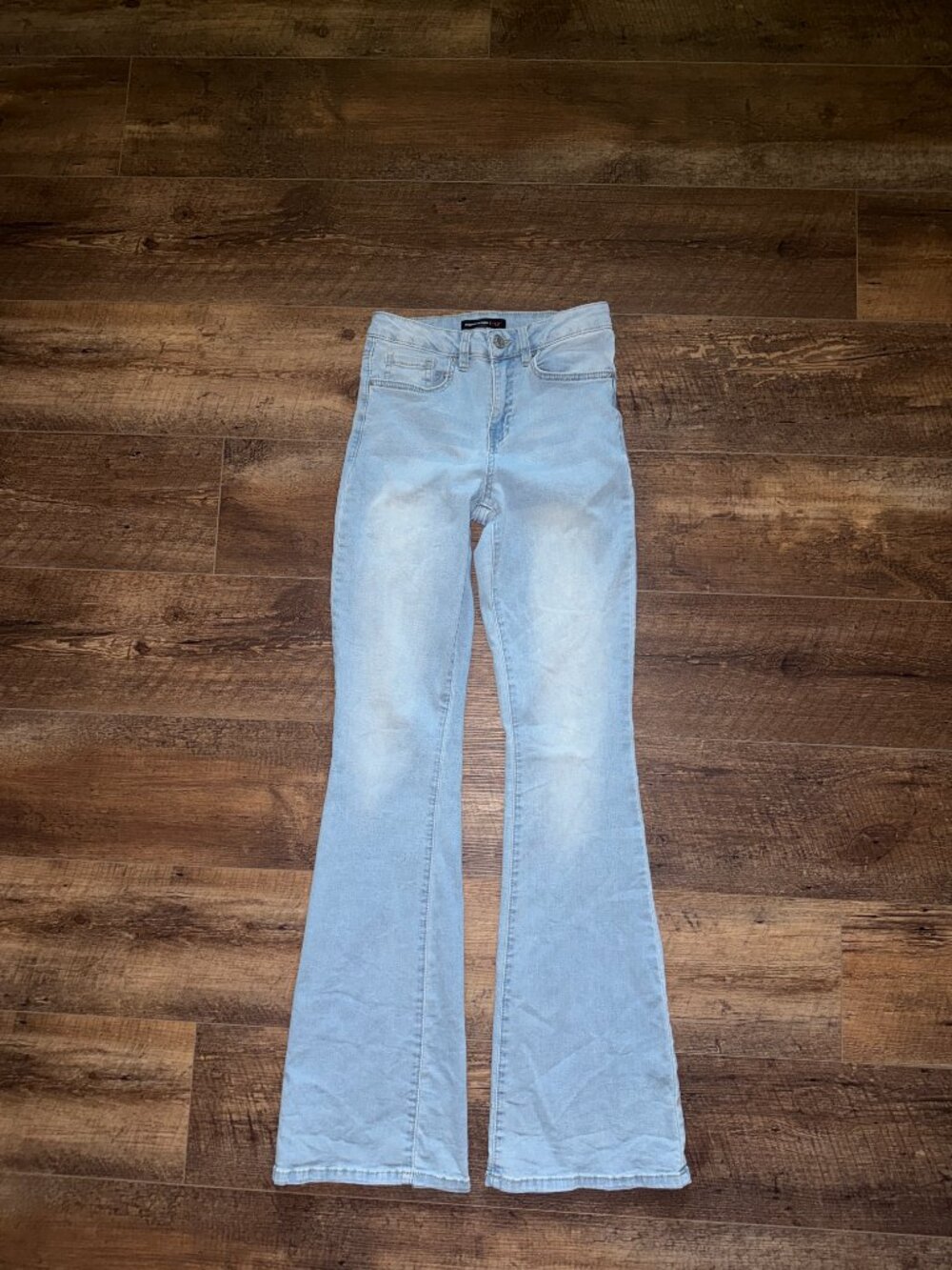 YMI HIGH RISE Light Wash FLARE JEAN SIZE 3/26 EUC